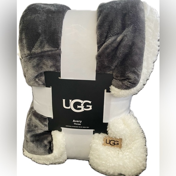 Ugg Avery Sherpa Throw Blanket Charcoal Gray & Cream 50 X 70 inch New NWT